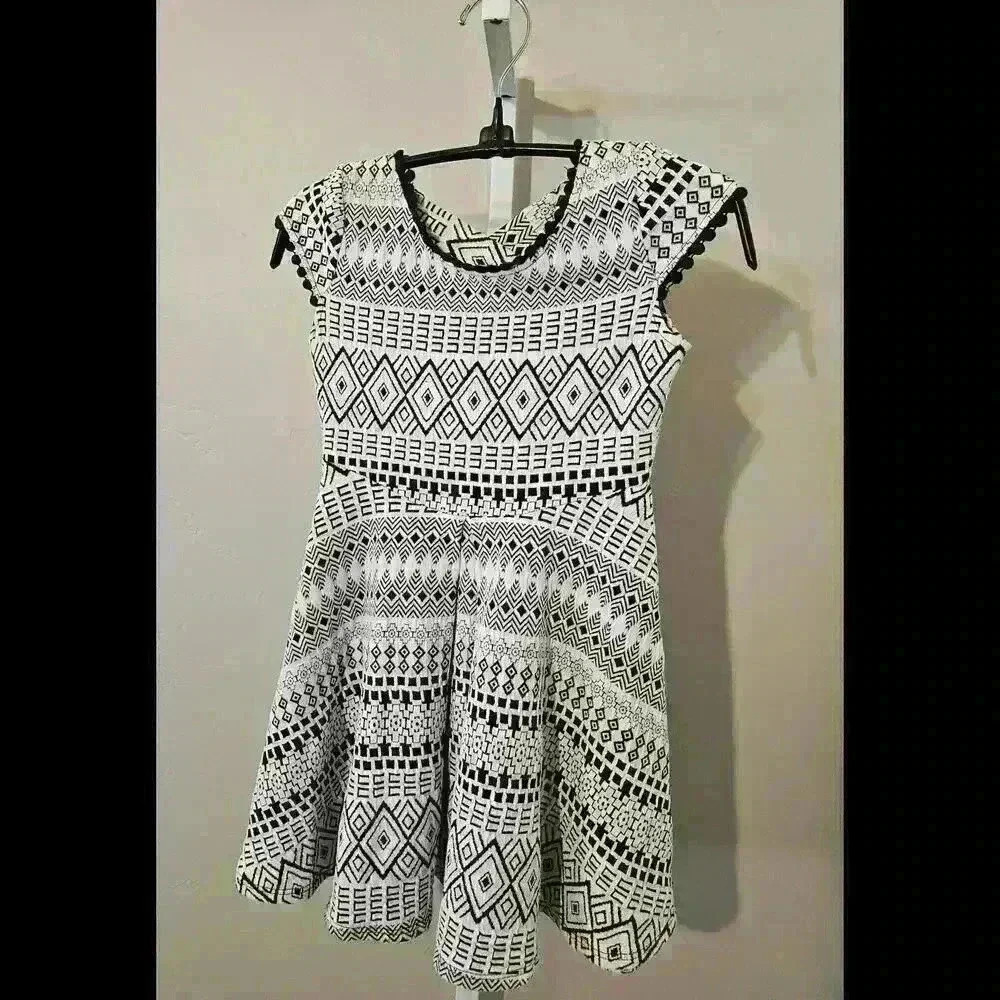 Chic Black and White Geometric Print Dress